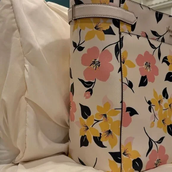Kate Spade New York Staci Lily Blooms Floral Laptop Tote EUC MSRP $449 - Picture 4 of 10